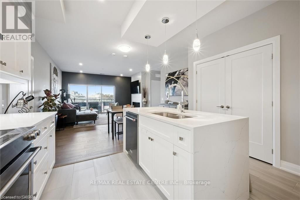 608 - 71 WYNDHAM STREET SOUTH Image 11