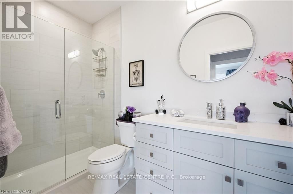 608 - 71 WYNDHAM STREET SOUTH Image 18