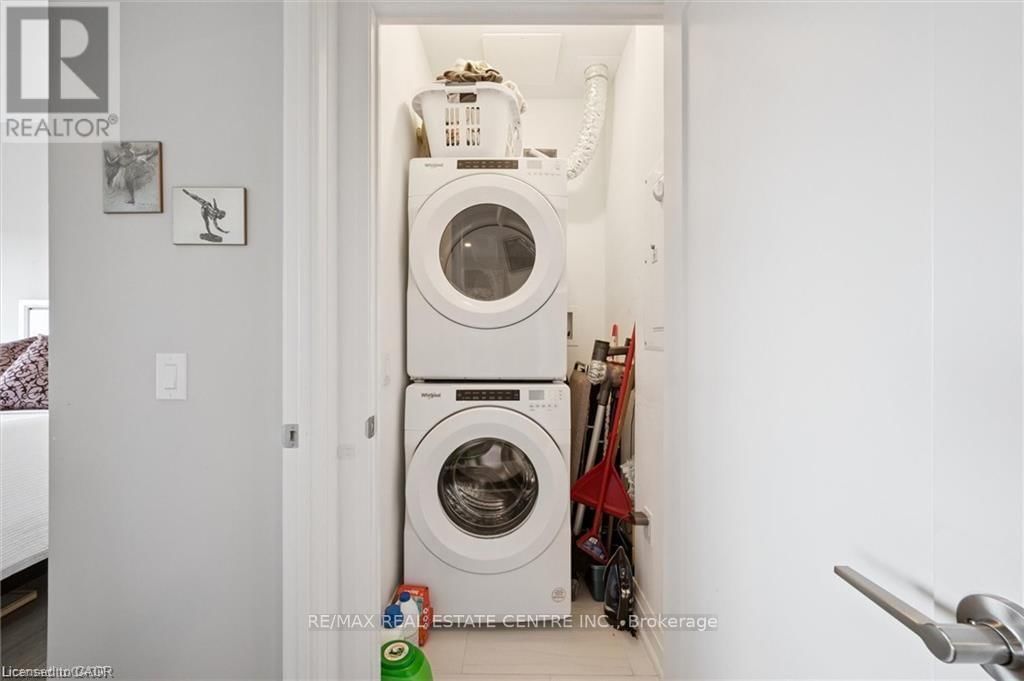 608 - 71 WYNDHAM STREET SOUTH Image 19