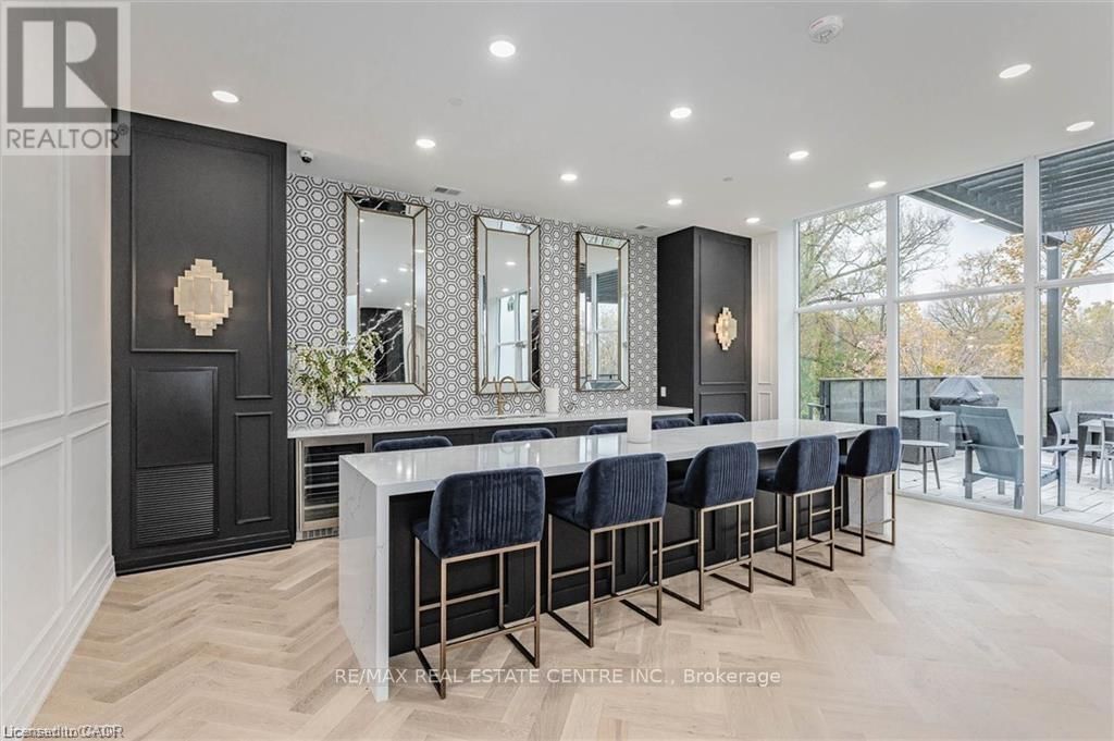 608 - 71 WYNDHAM STREET SOUTH Image 38