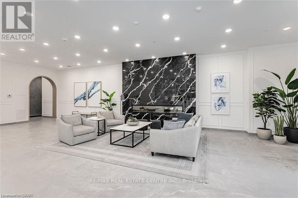 608 - 71 WYNDHAM STREET SOUTH Image 43