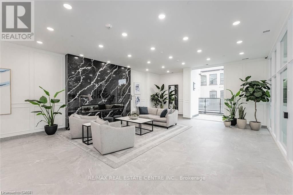 608 - 71 WYNDHAM STREET SOUTH Image 44