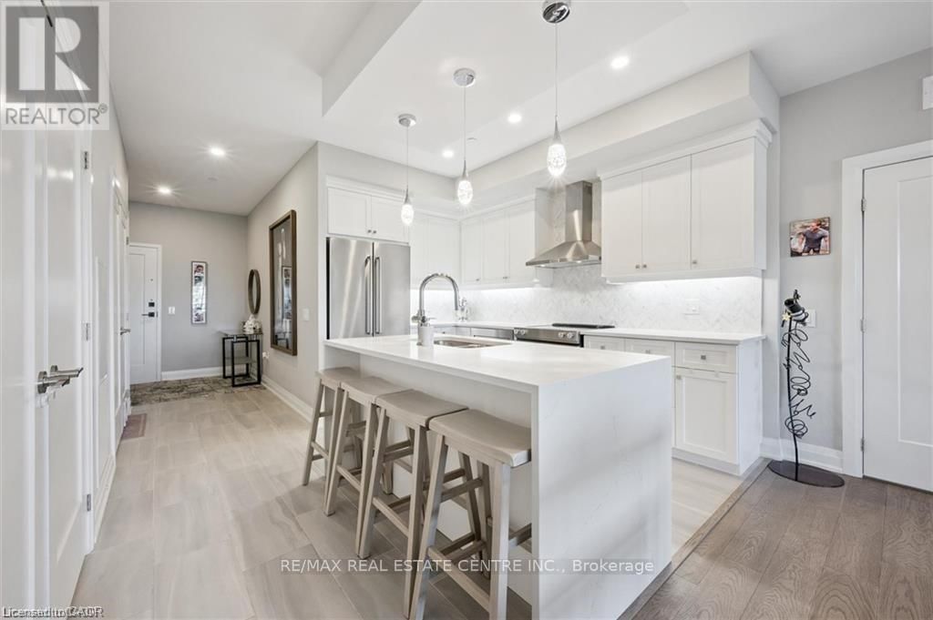 608 - 71 WYNDHAM STREET SOUTH Image 9