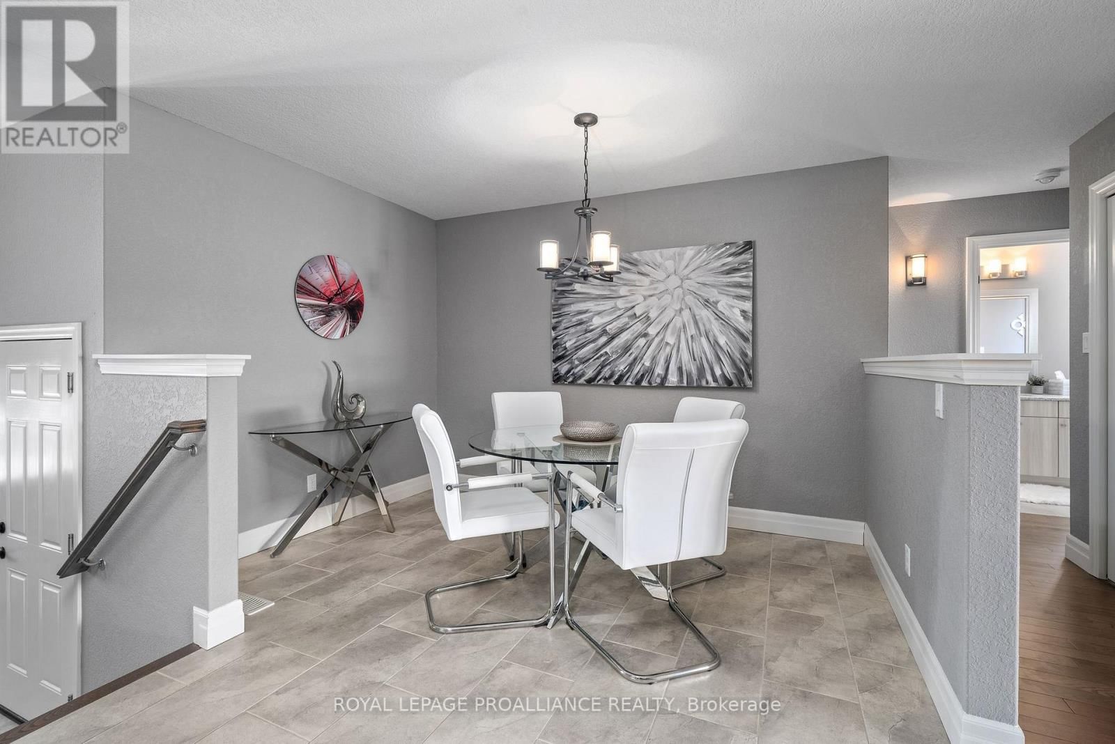 3 CORTLAND CRESCENT Image 10