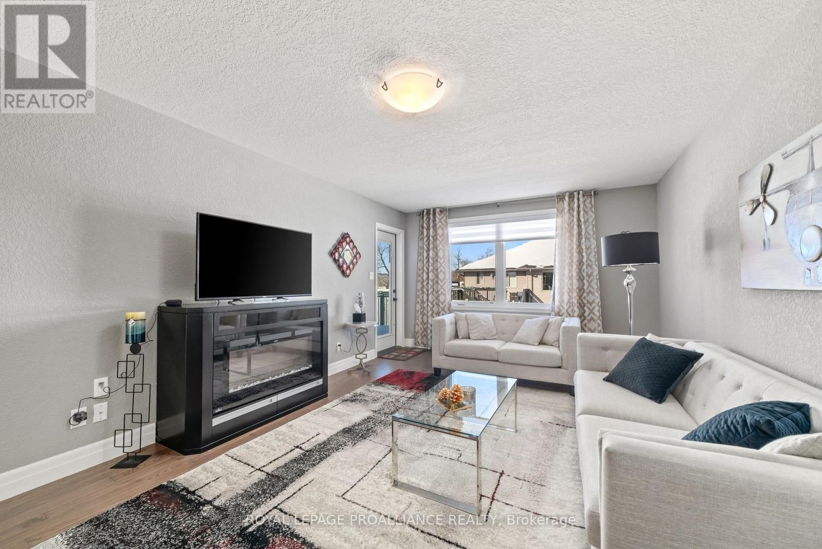 3 CORTLAND CRESCENT Image 11