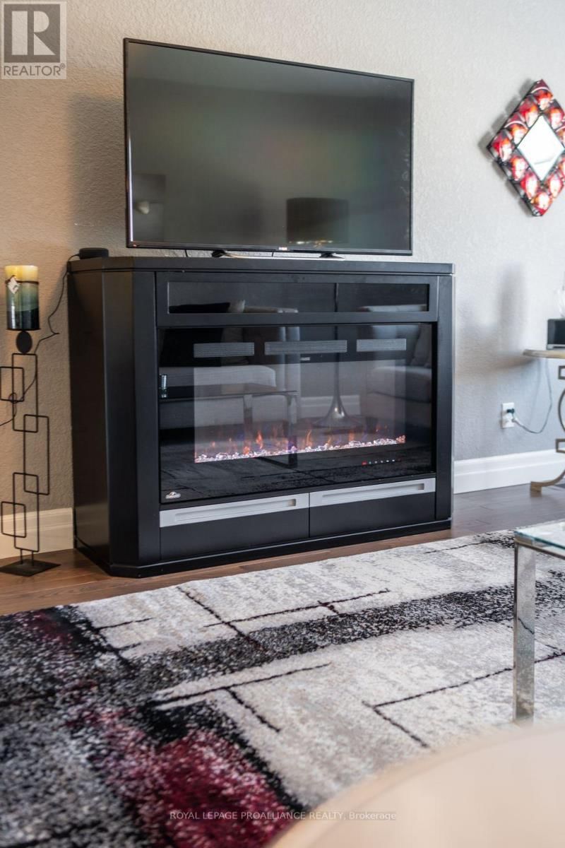 3 CORTLAND CRESCENT Image 13