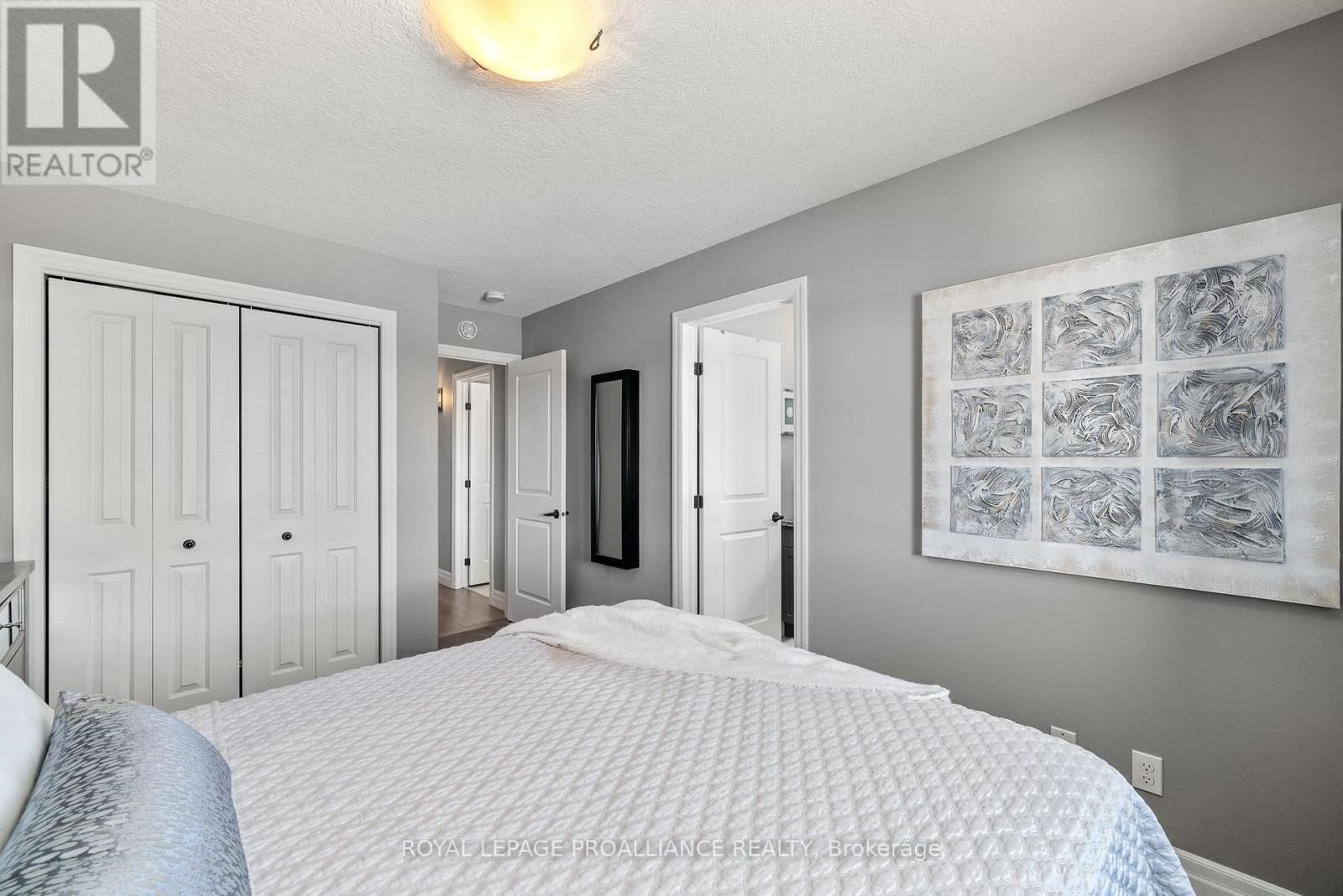 3 CORTLAND CRESCENT Image 15