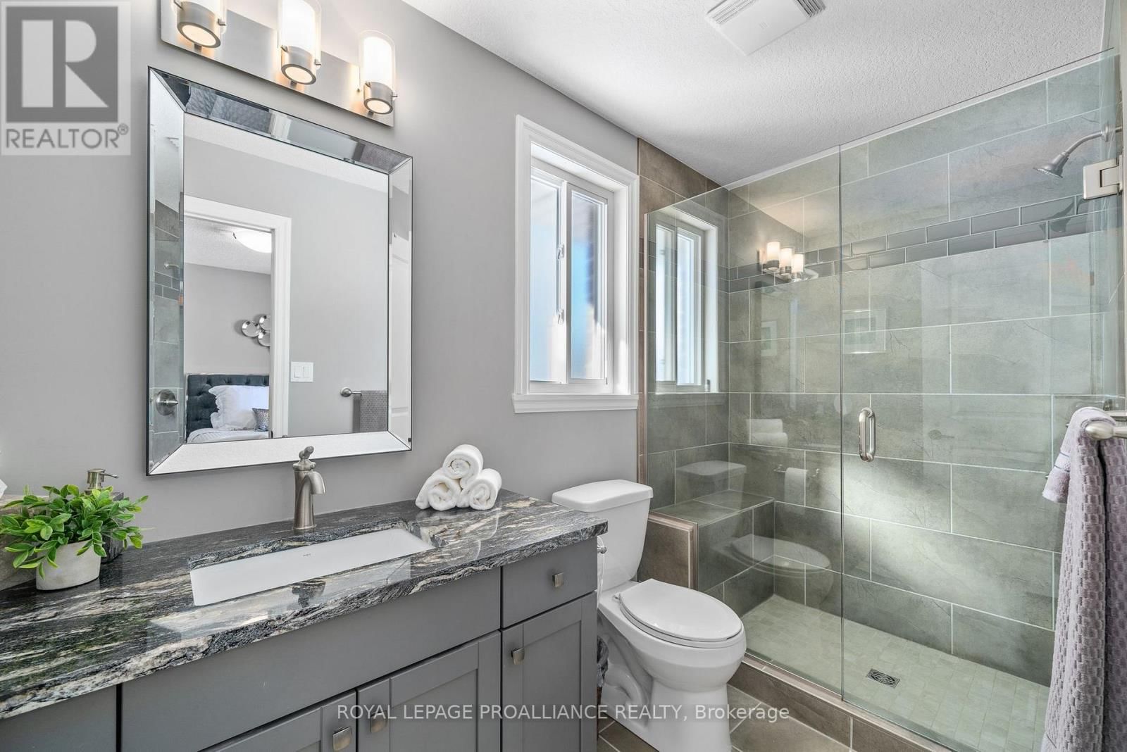 3 CORTLAND CRESCENT Image 16