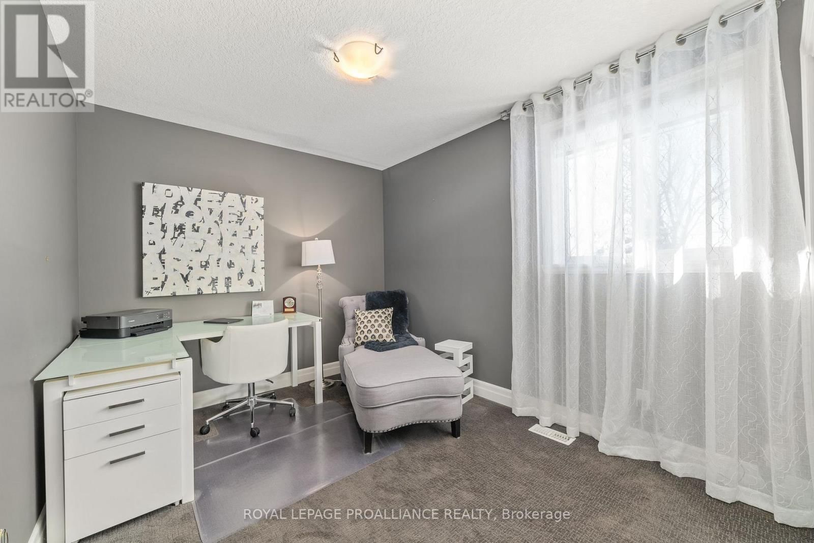 3 CORTLAND CRESCENT Image 18