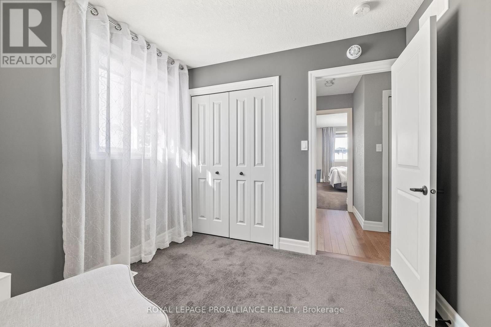 3 CORTLAND CRESCENT Image 19