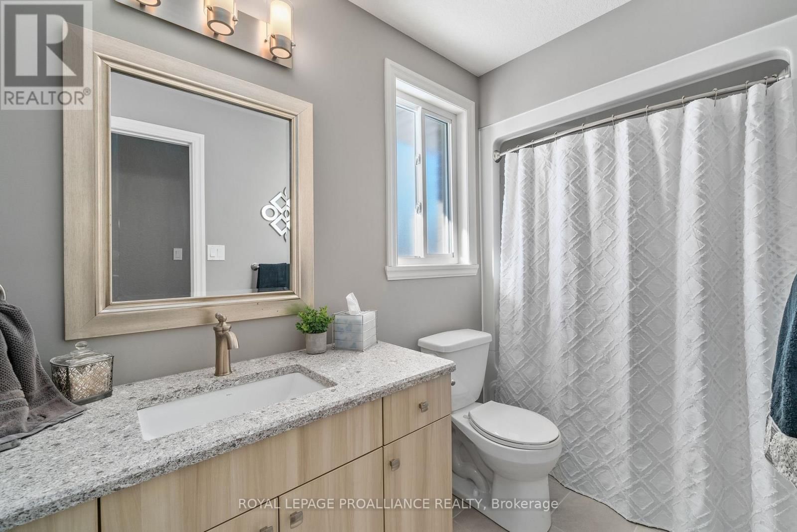 3 CORTLAND CRESCENT Image 20