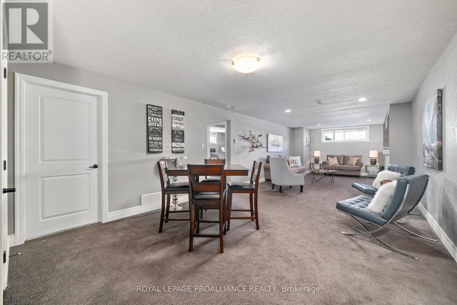 3 CORTLAND CRESCENT Image 24