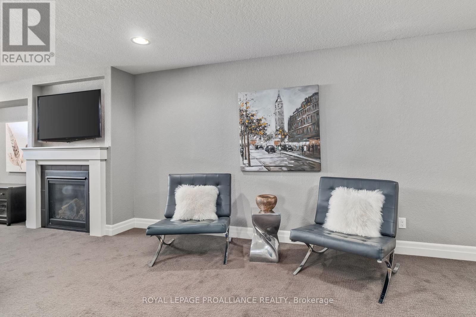 3 CORTLAND CRESCENT Image 25