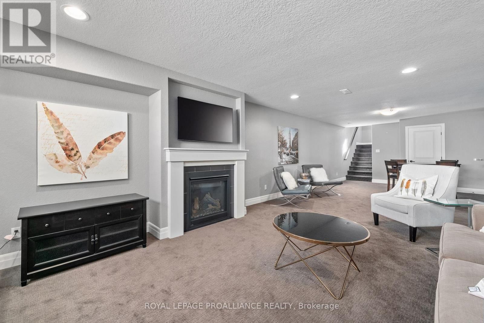 3 CORTLAND CRESCENT Image 27