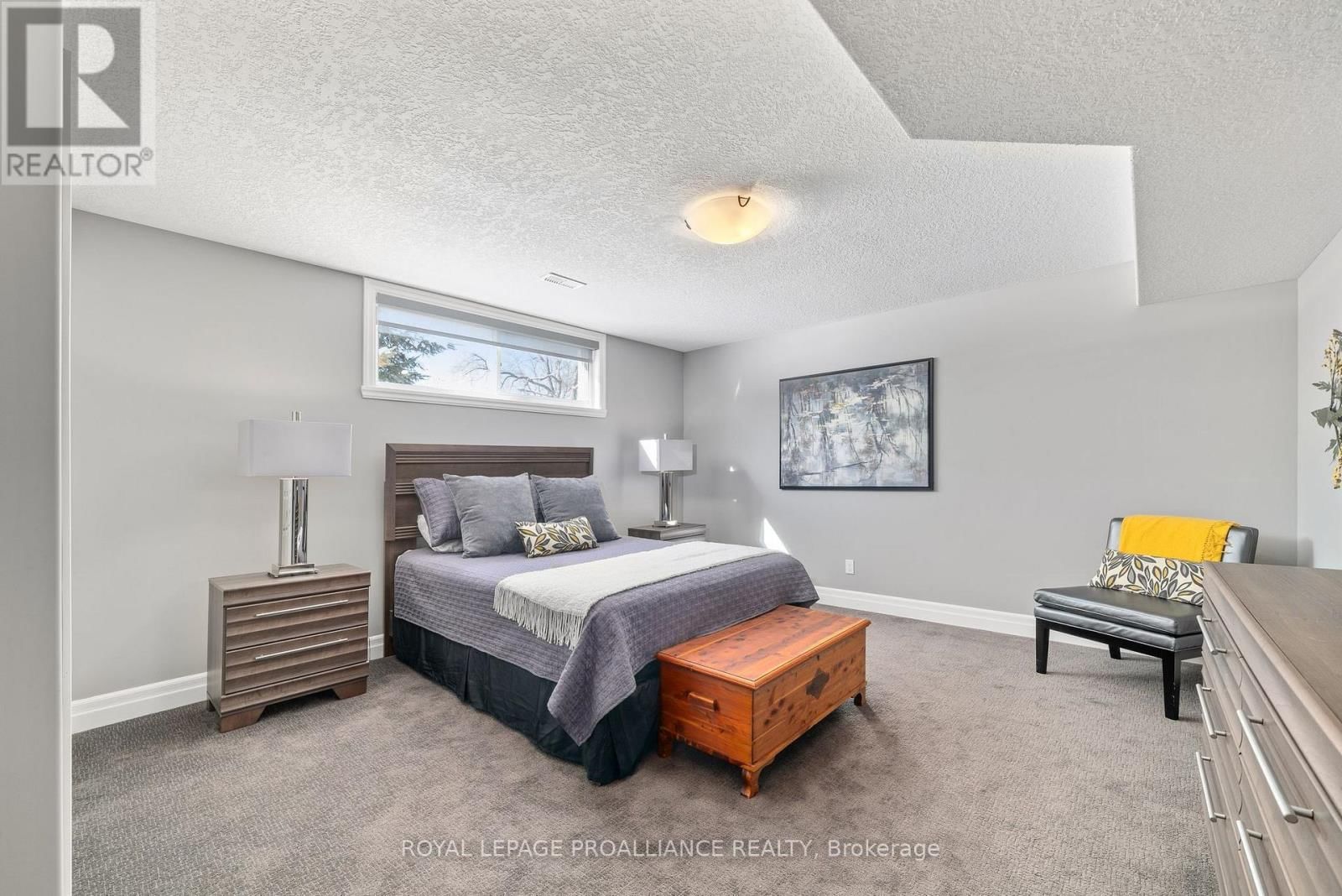 3 CORTLAND CRESCENT Image 28