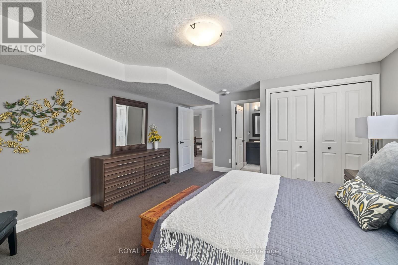 3 CORTLAND CRESCENT Image 29