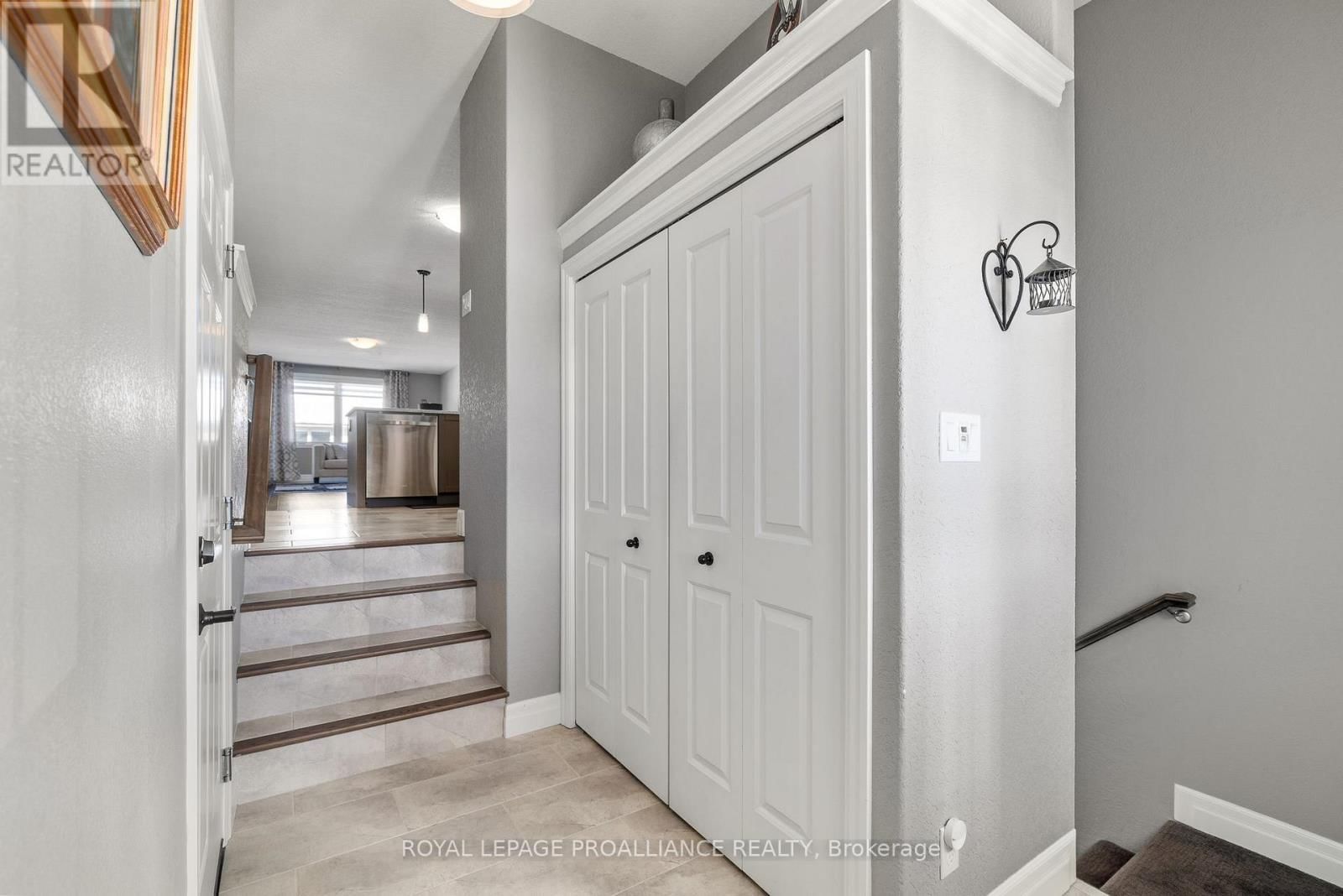 3 CORTLAND CRESCENT Image 3