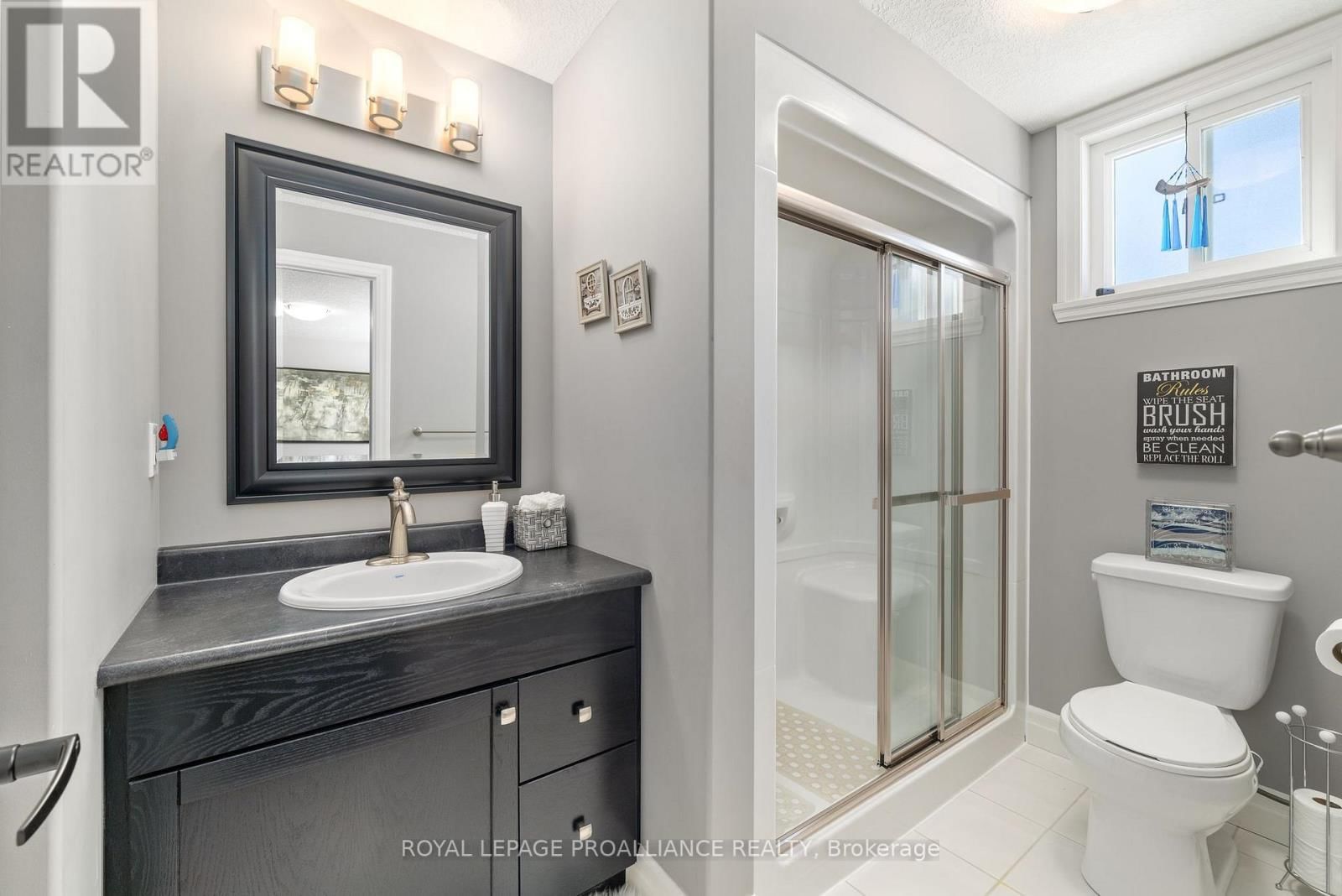 3 CORTLAND CRESCENT Image 30