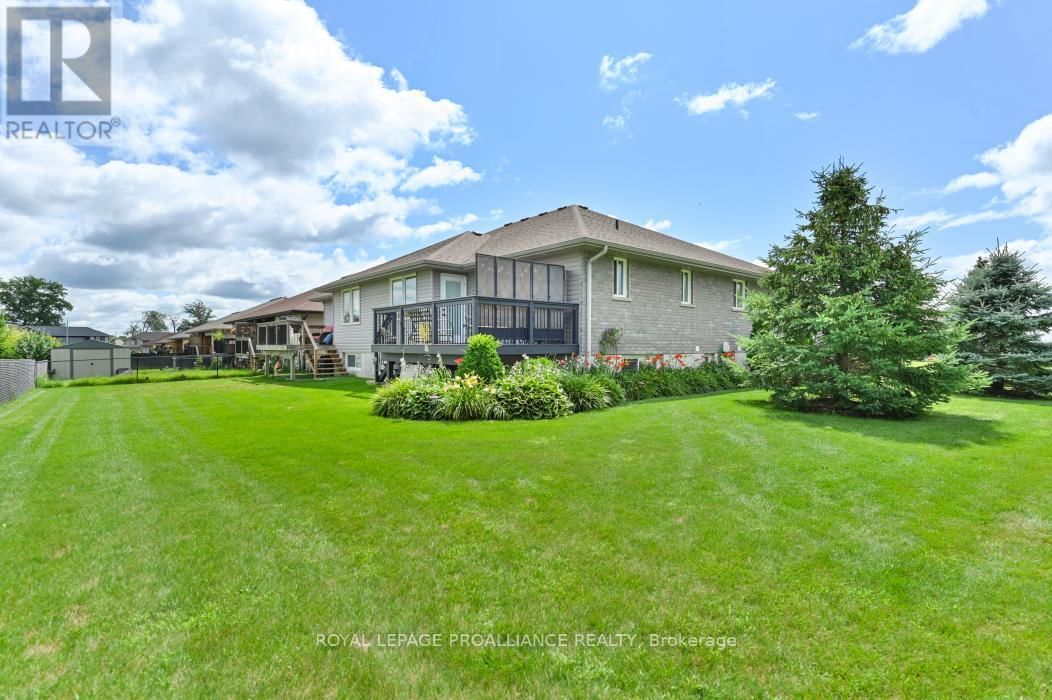 3 CORTLAND CRESCENT Image 36