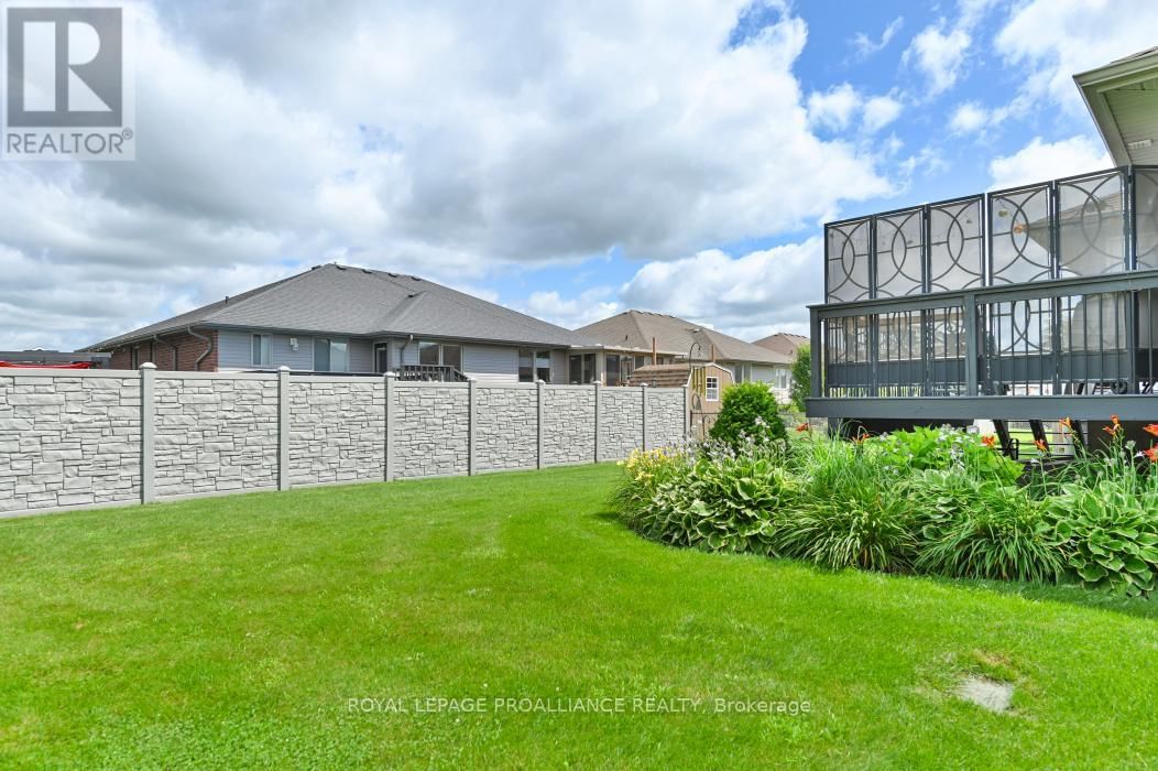 3 CORTLAND CRESCENT Image 37