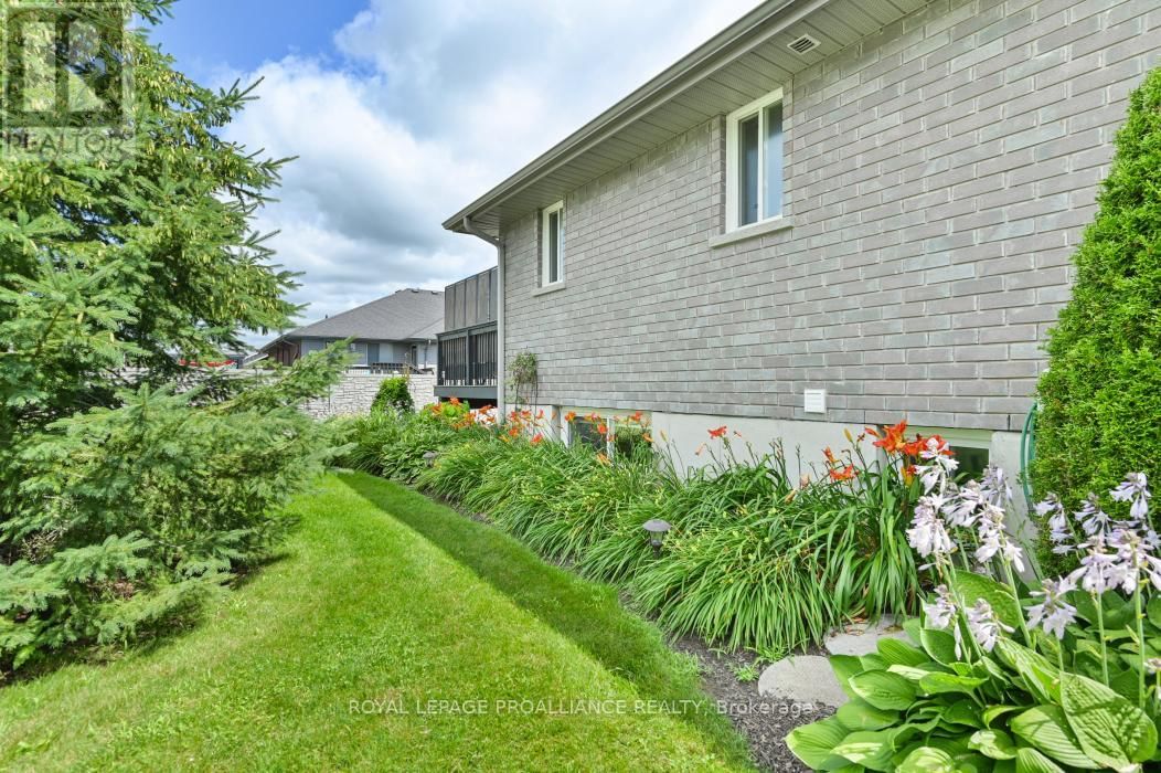 3 CORTLAND CRESCENT Image 39