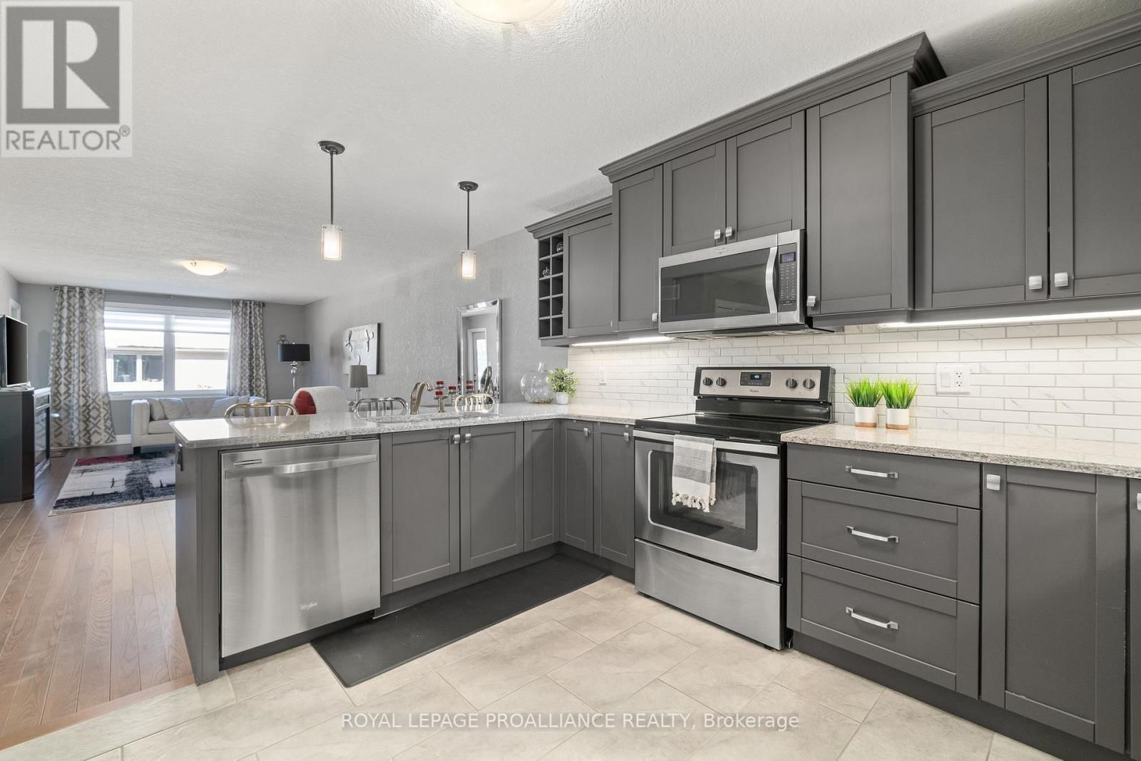 3 CORTLAND CRESCENT Image 6