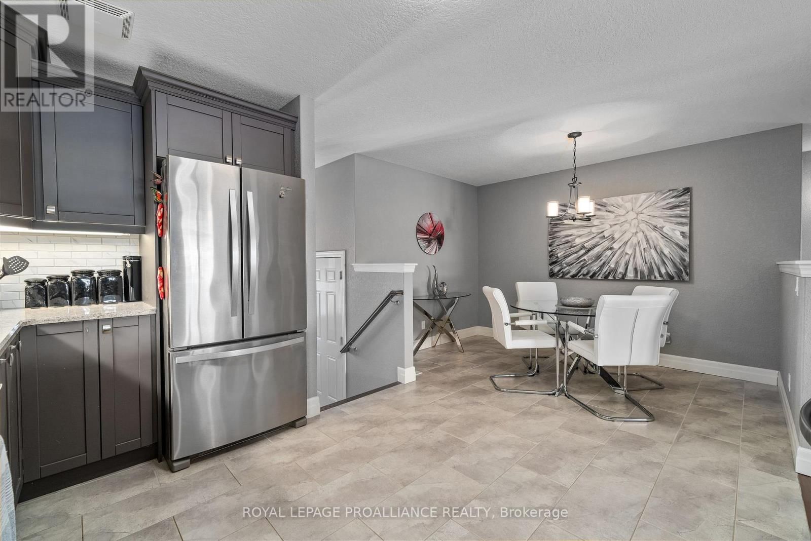 3 CORTLAND CRESCENT Image 7