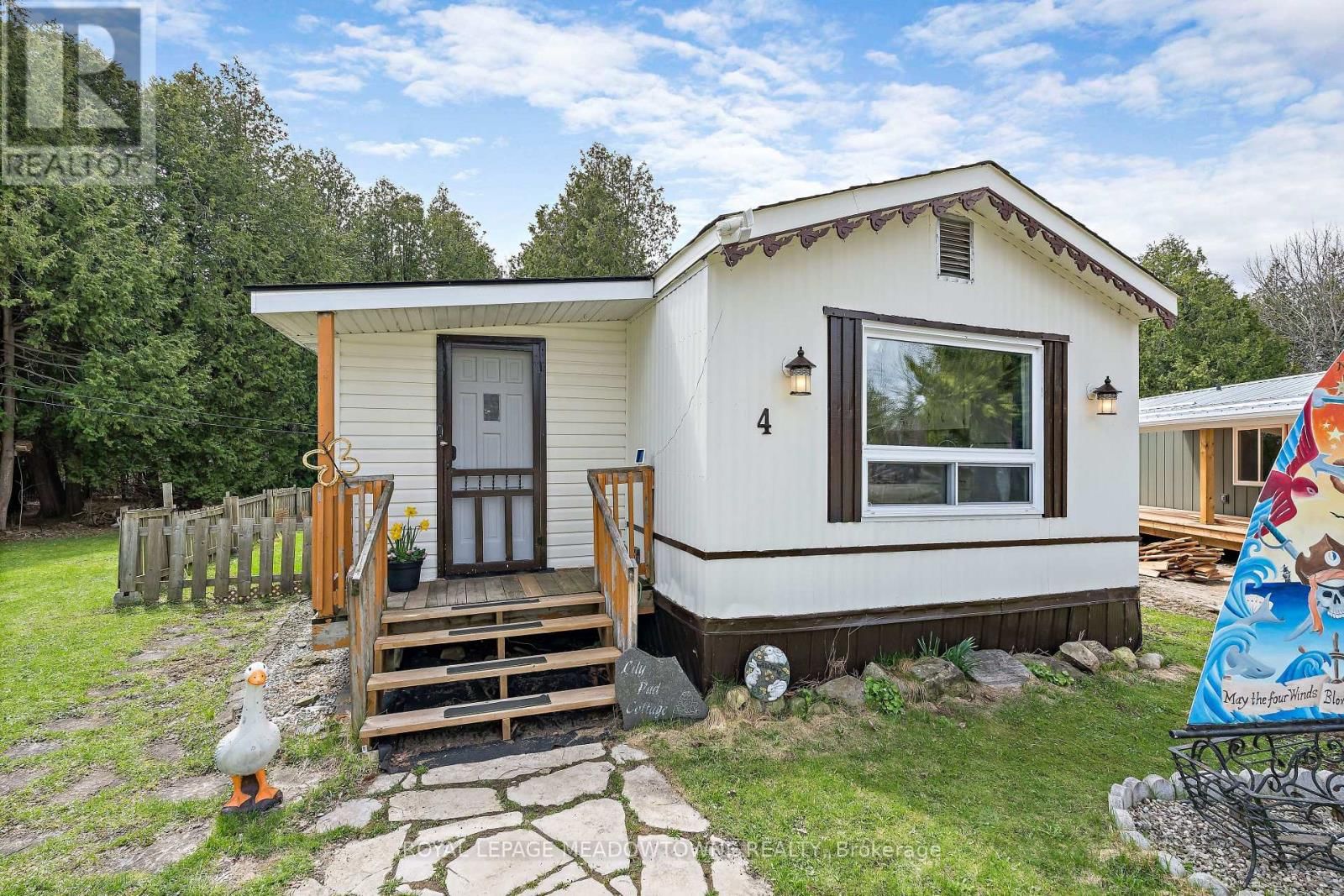 4 LAUREL LANE Image 1