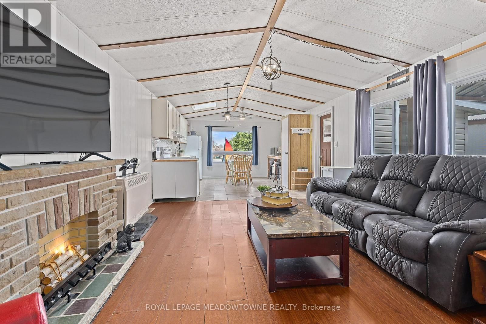 4 LAUREL LANE Image 13