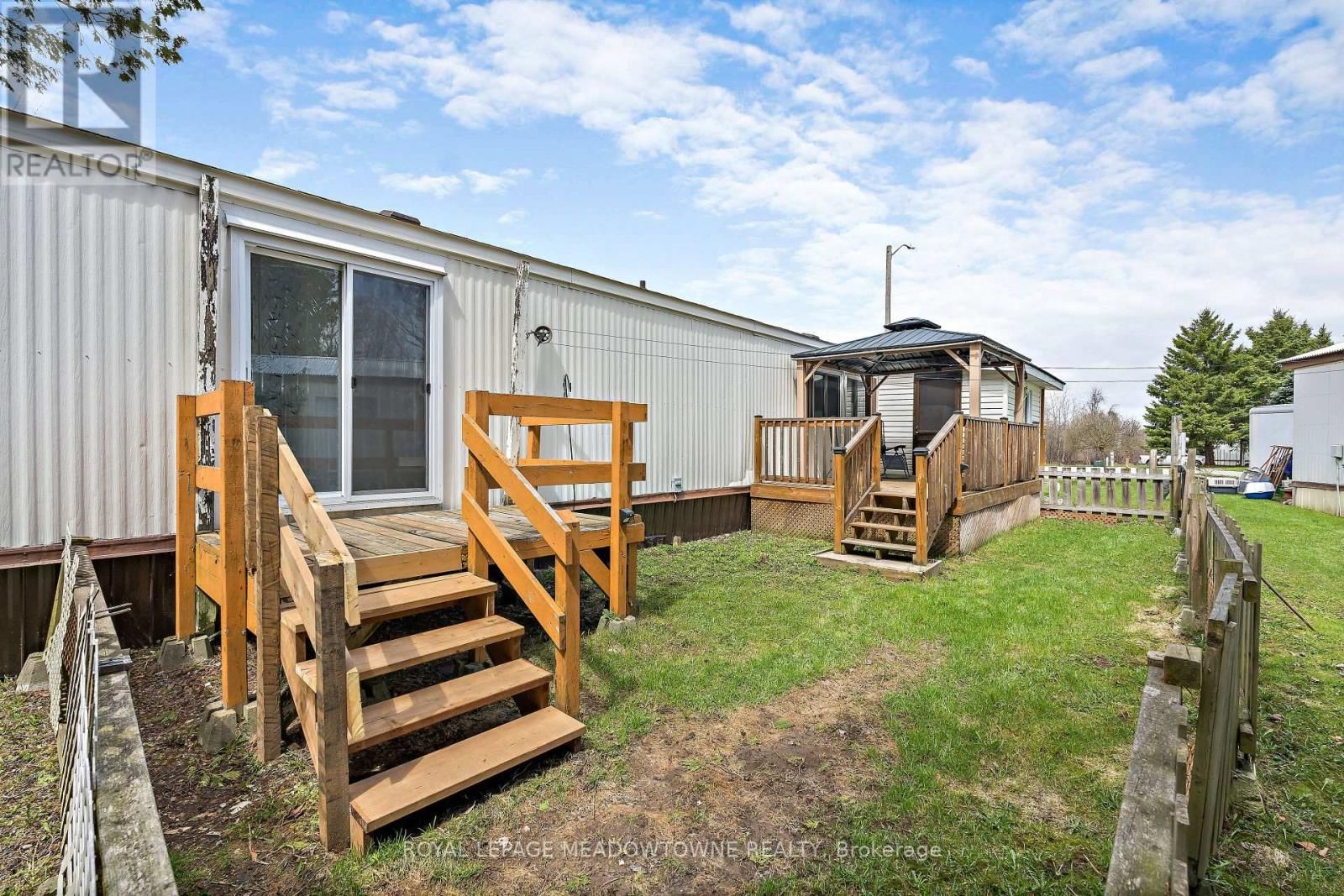 4 LAUREL LANE Image 21