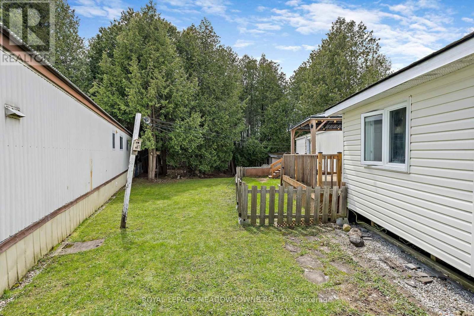 4 LAUREL LANE Image 22