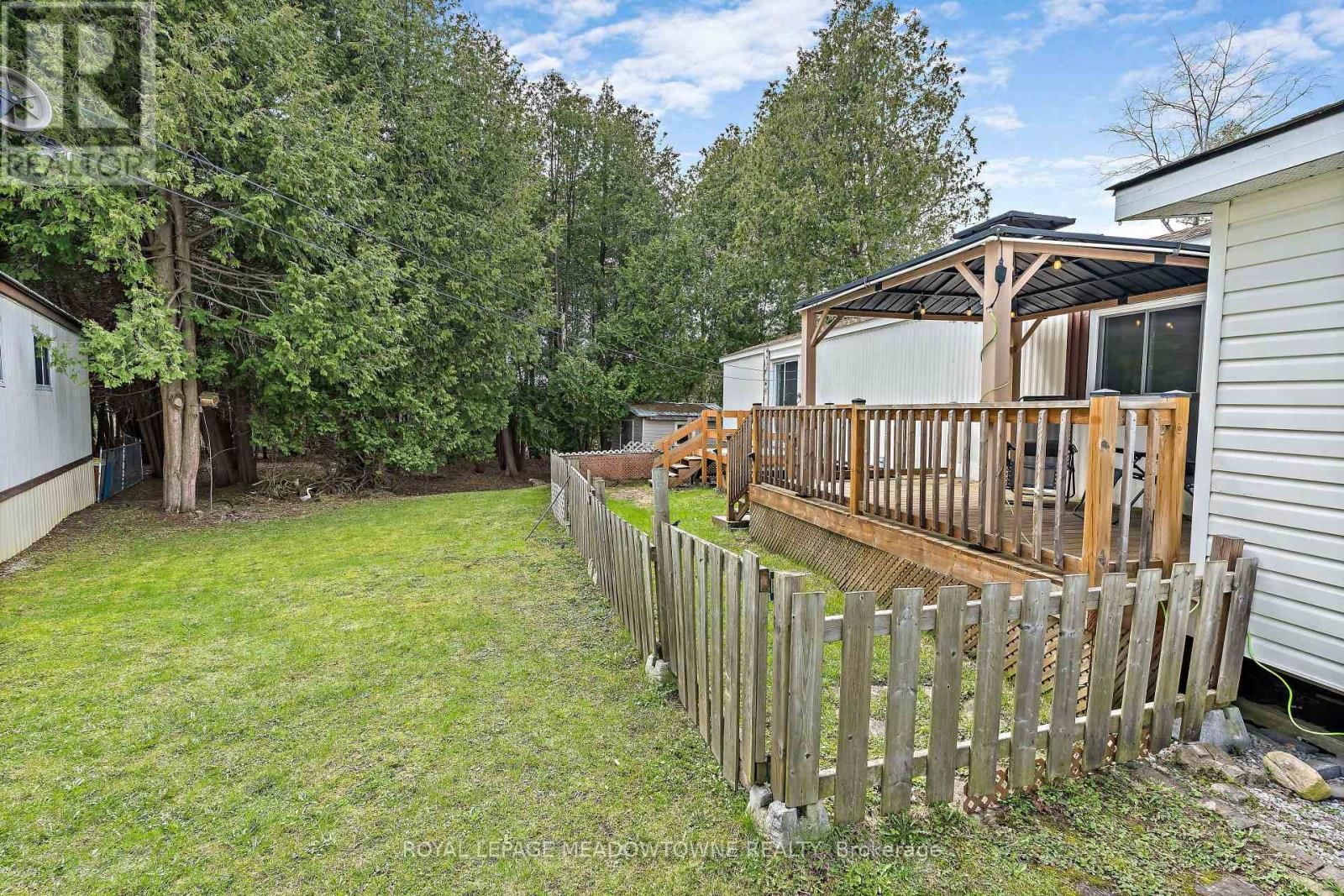 4 LAUREL LANE Image 23