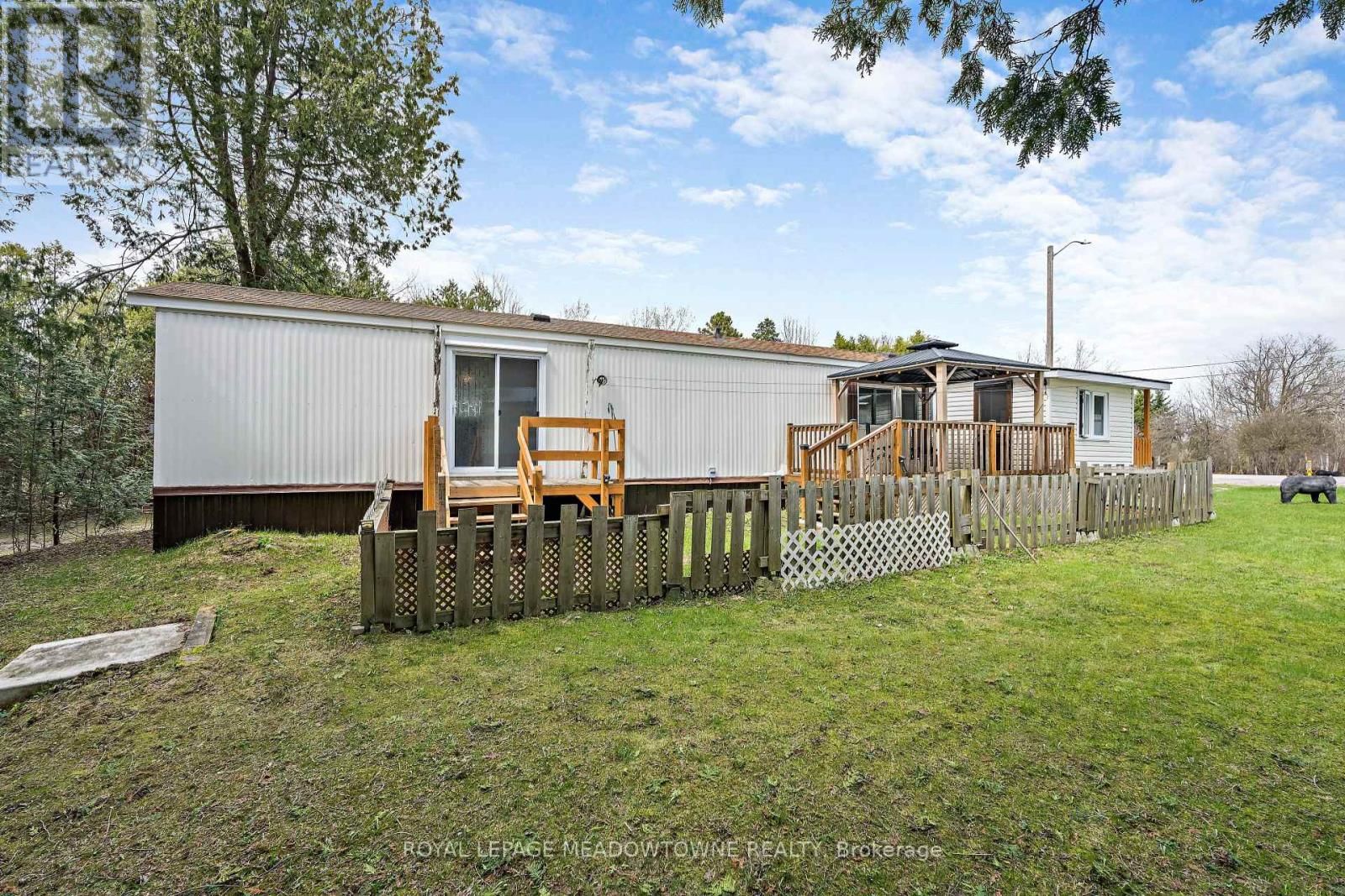 4 LAUREL LANE Image 24