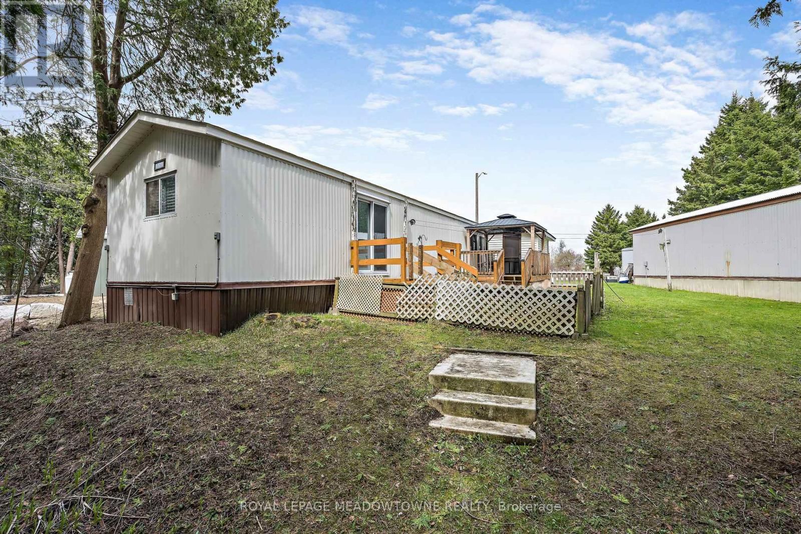 4 LAUREL LANE Image 25