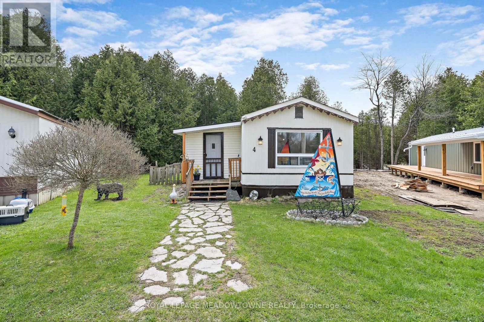 4 LAUREL LANE Image 3