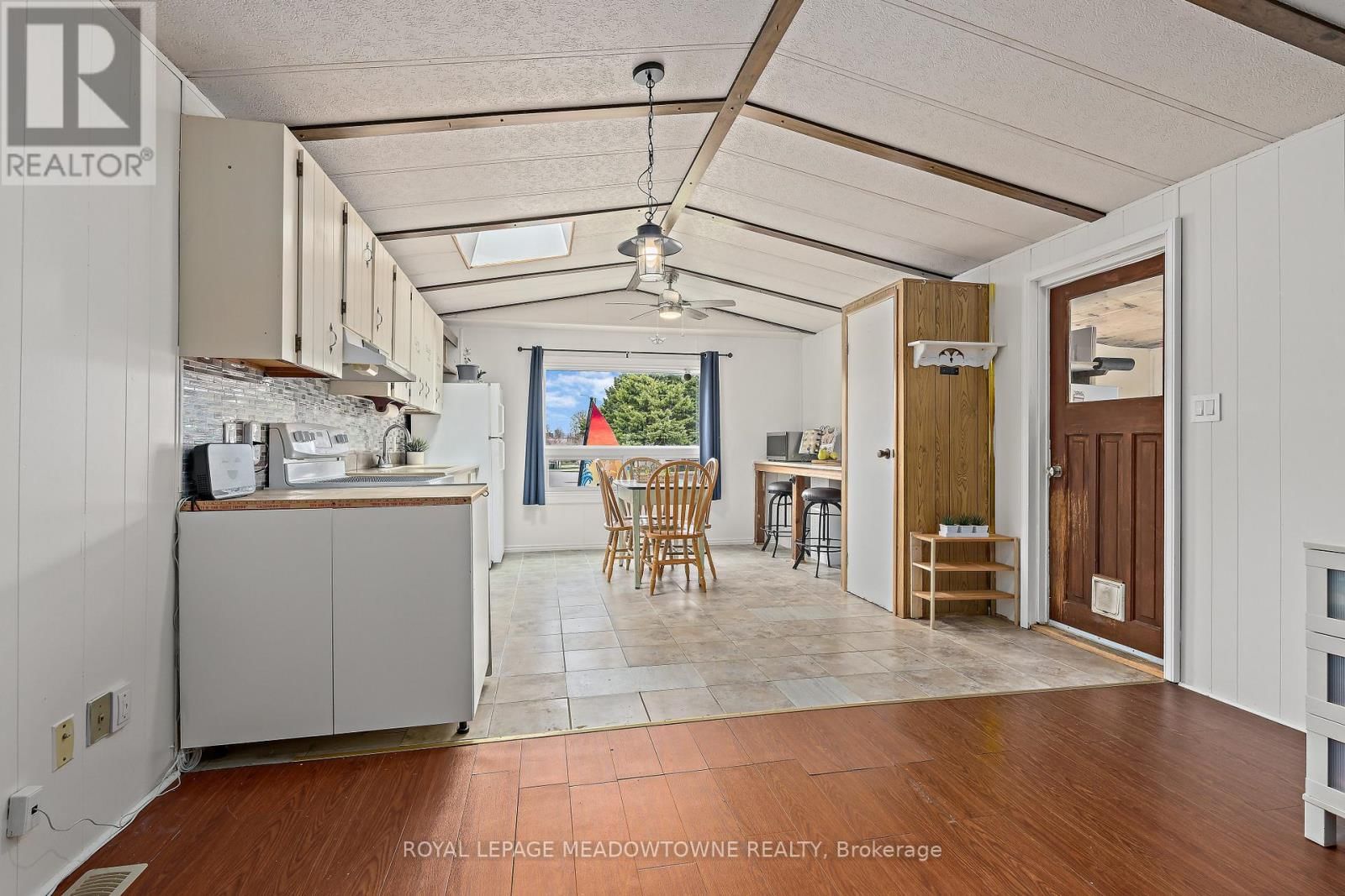 4 LAUREL LANE Image 7