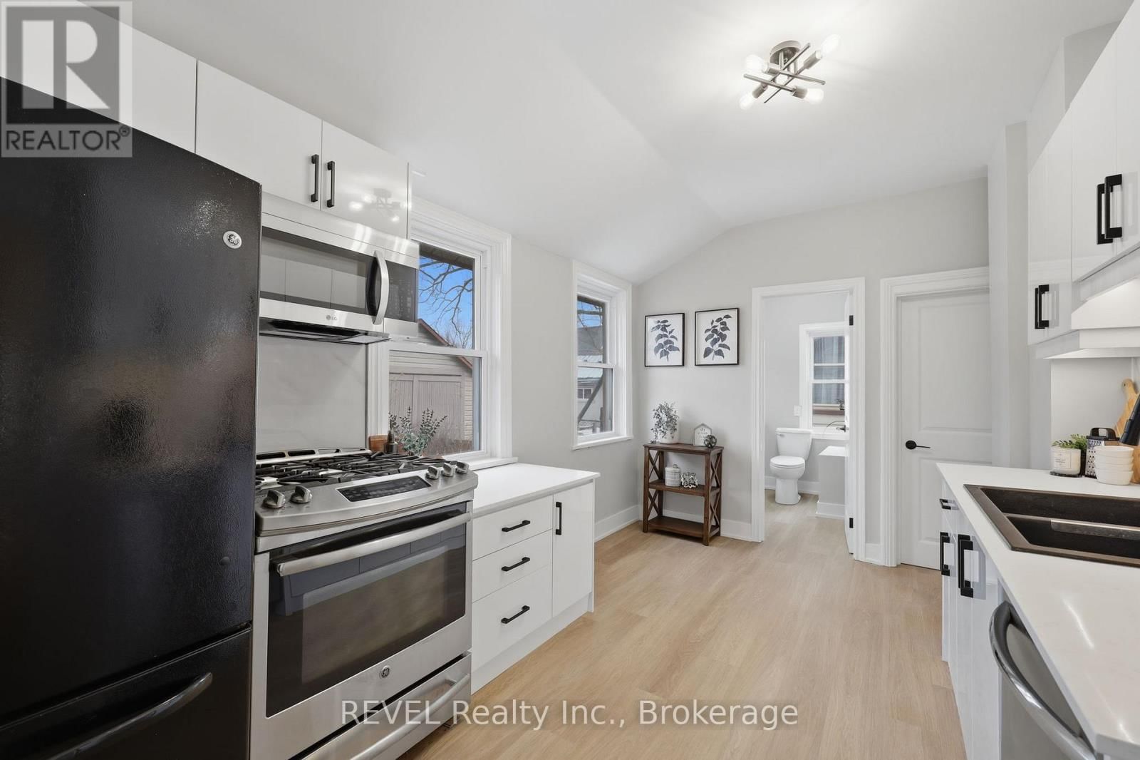 225 ROSS STREET Image 17