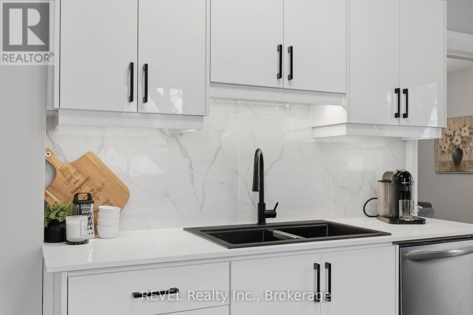 225 ROSS STREET Image 19