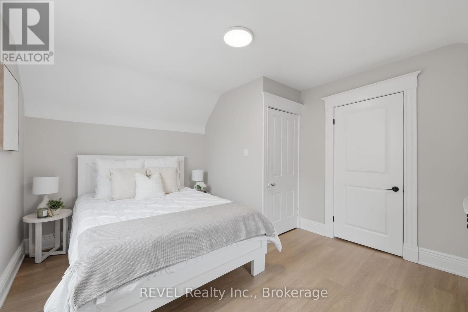 225 ROSS STREET Image 26