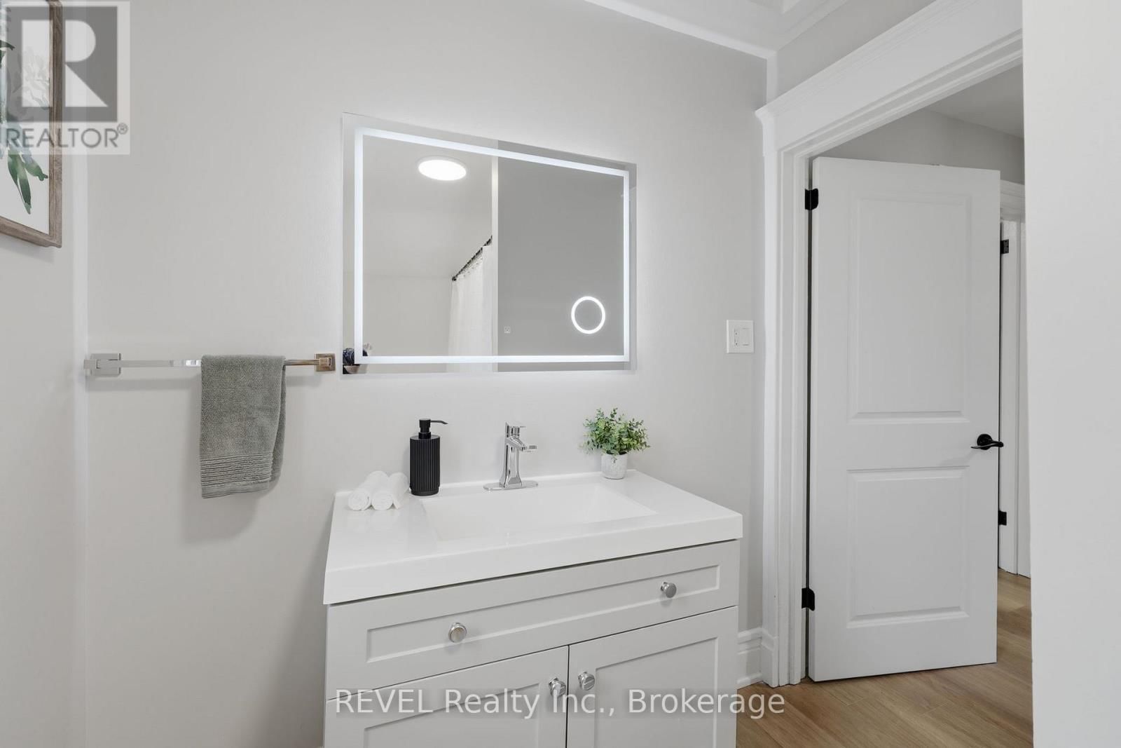 225 ROSS STREET Image 36