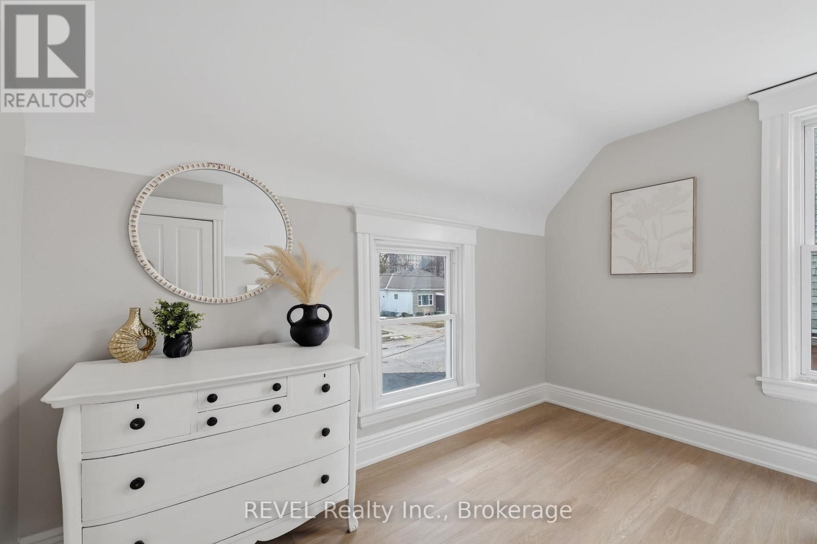 225 ROSS STREET Image 37