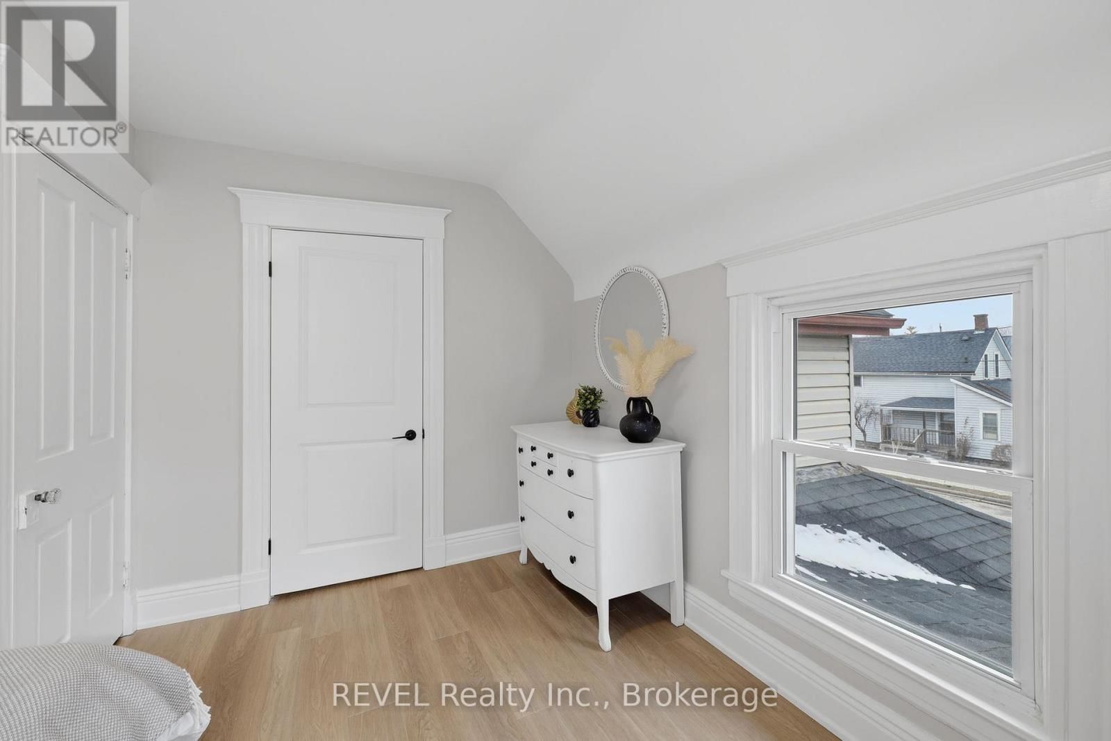 225 ROSS STREET Image 38