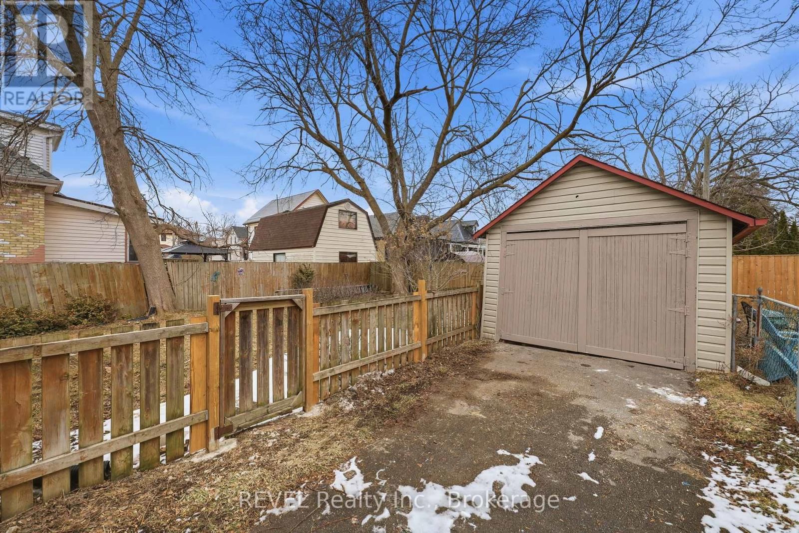 225 ROSS STREET Image 44