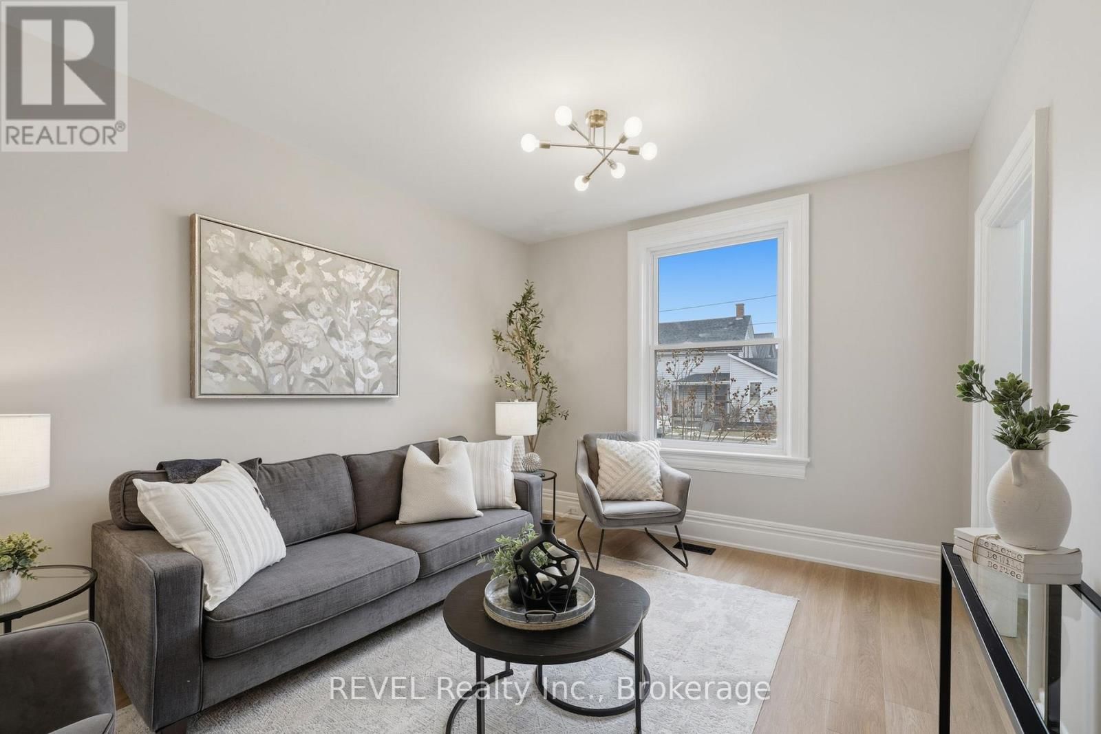 225 ROSS STREET Image 6