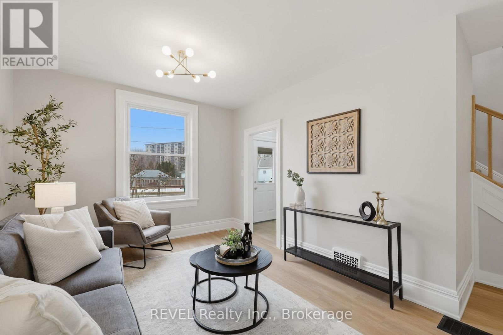 225 ROSS STREET Image 7