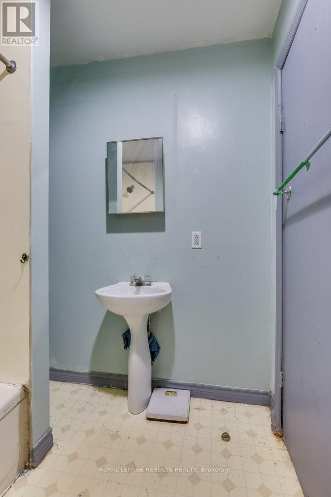 42 REDAN STREET Image 24