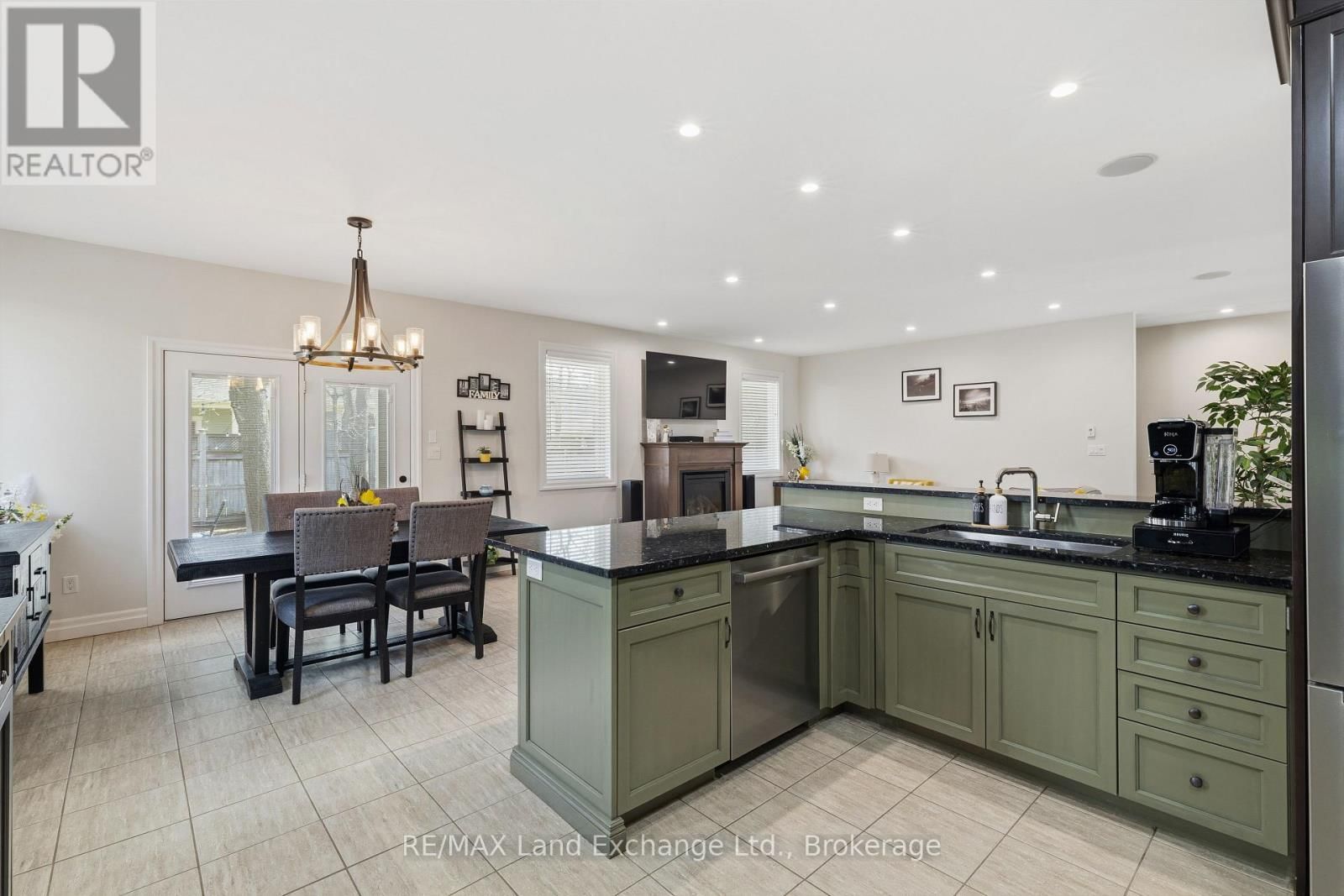 353 STICKEL STREET Image 10