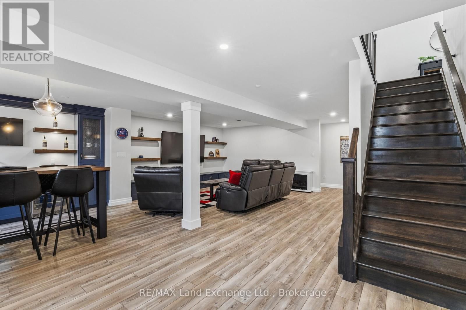 353 STICKEL STREET Image 20