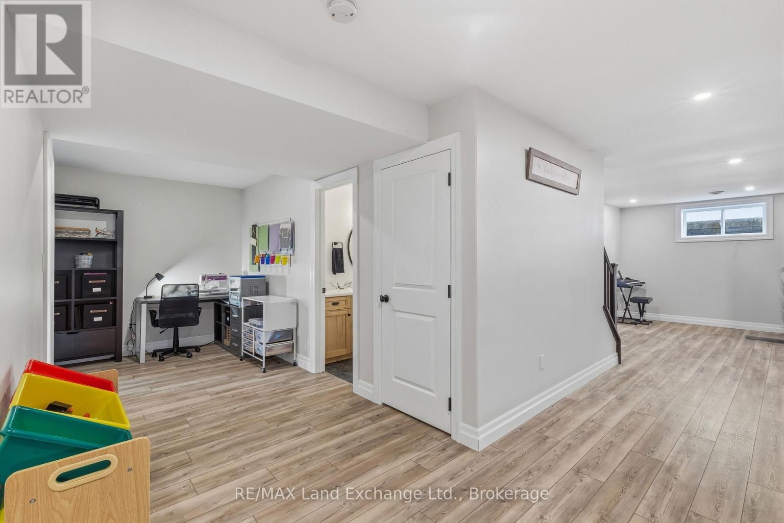 353 STICKEL STREET Image 25