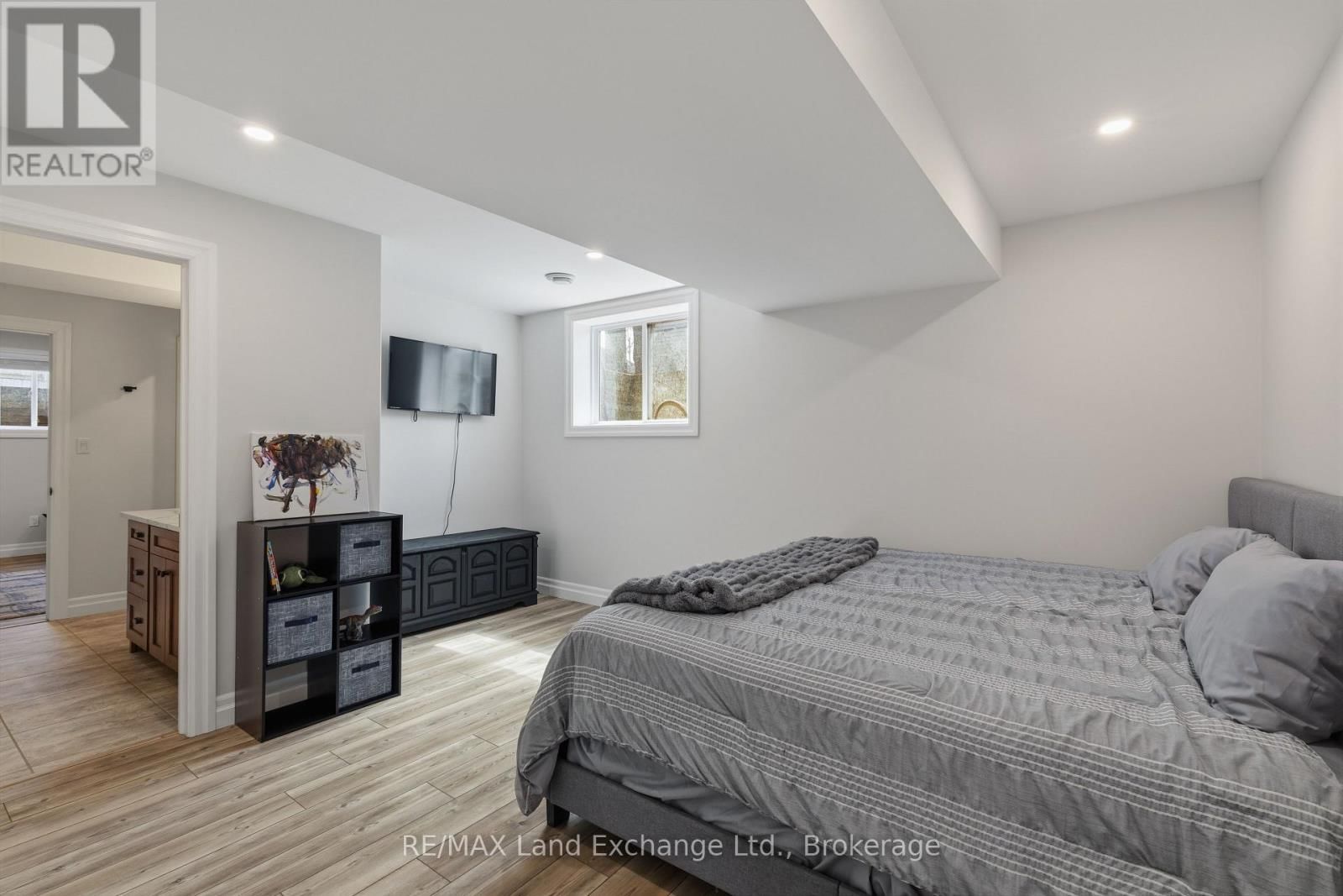 353 STICKEL STREET Image 26